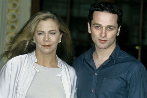 Matthew Rhys regrets Kathleen Turner nude photo taken on stage